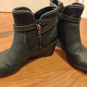 Black Leather Emalie Ugg ankle boots US6